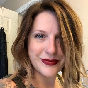 Meet your Posher, Caitlin